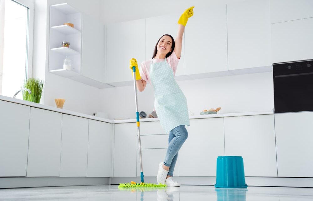 4 astuces pour nettoyer parfaitement vos surfaces de cuisine